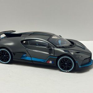 1:18 Bugatti Divo Metal Diecast With LED headlight & Taillight Gray